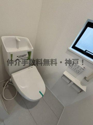【トイレ】 | 神戸市西区枝吉1丁目　新築戸建　仲介手数料無料！ | 清潔感のあるトイレです