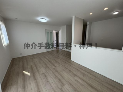 【居間・リビング】 | 神戸市西区枝吉1丁目　新築戸建　仲介手数料無料！ | ゆったりとしたリビングです