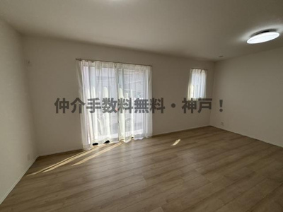 【居間・リビング】 | 神戸市西区枝吉1丁目　新築戸建　仲介手数料無料！ | ゆったり過ごせる居間です