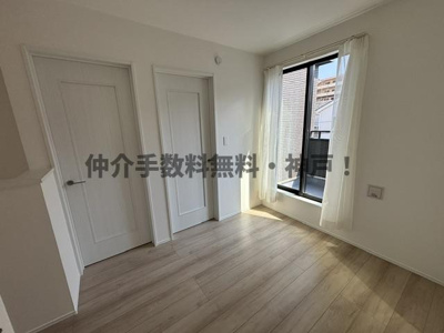 【洋室】 | 神戸市西区枝吉1丁目　新築戸建　仲介手数料無料！ | 明るい洋室です