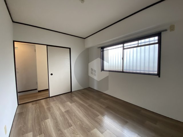 シロハイヌ小阪の内装