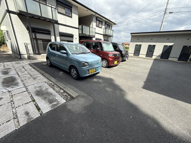 ハイツ宝林Ａ棟 の駐車場
