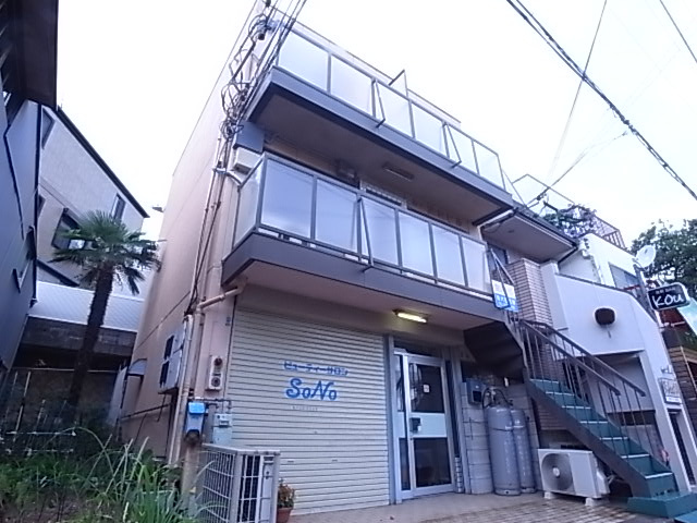 第三大田ビルのエントランス