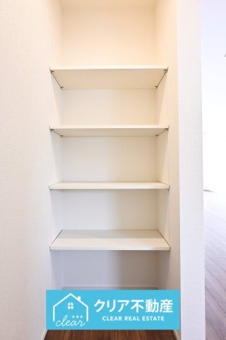 【収納】 | 第３富士見町時沢10号棟★太陽光パネル付き★ | キッチン横の収納はパントリーとしても大活躍♪