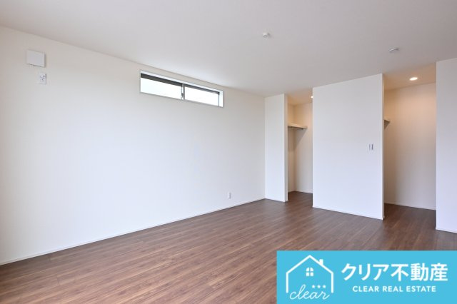 【洋室】 | 第３富士見町時沢10号棟★太陽光パネル付き★ | 大容量のウォークインクロークが２か所ついた収納たっぷりの居室です♪