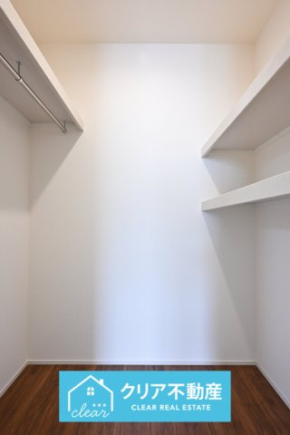 【収納】 | 第３富士見町時沢10号棟★太陽光パネル付き★ | １つ目の収納とは異なり棚付きです♪