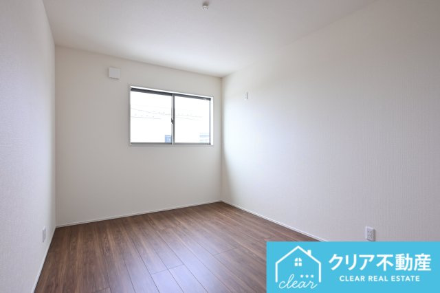 【洋室】 | 第３富士見町時沢10号棟★太陽光パネル付き★ | 南向きで明るい居室です♪全居室収納付きです！