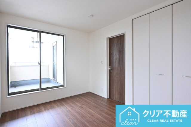 【収納】 | 第３富士見町時沢10号棟★太陽光パネル付き★ | 大きな窓から陽の光がしっかりと入る居室です♪