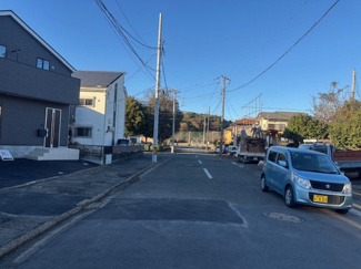 【前面道路含む現地写真】 | 寒川町岡田　新築分譲住宅　全2棟 （２号棟） | 前面道路