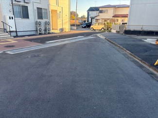 【前面道路含む現地写真】 | 寒川町岡田　新築分譲住宅　全2棟 （２号棟） | 前面道路