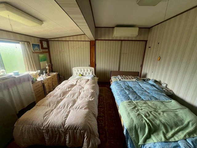 大崎中古戸建の洋室|洋室約8帖となっております。
