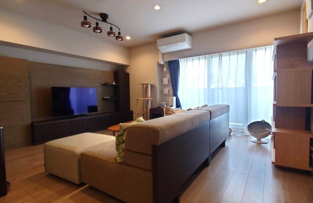 レジェイドクロス千代田神保町のキッチン|リビングにいる家族との会話が弾む対面キッチンです。