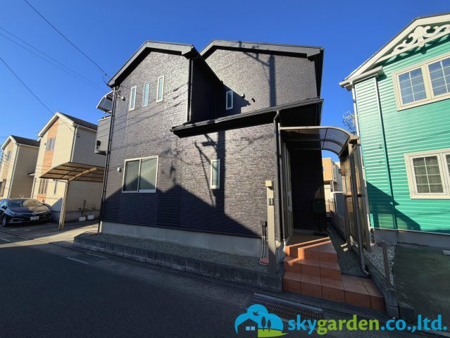 伊勢原市板戸　中古戸建の前面道路含む現地写真