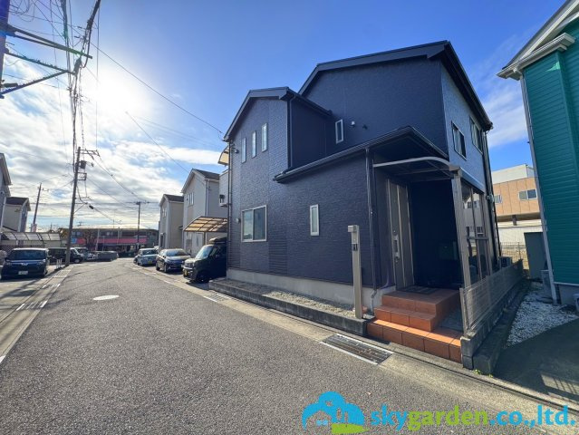 伊勢原市板戸　中古戸建の前面道路含む現地写真