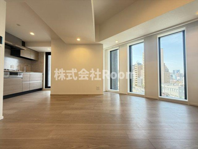 【居間・リビング】 | ザ・パークハビオ谷町六丁目クロス | こちらのリビングで趣味の時間をお楽しみください