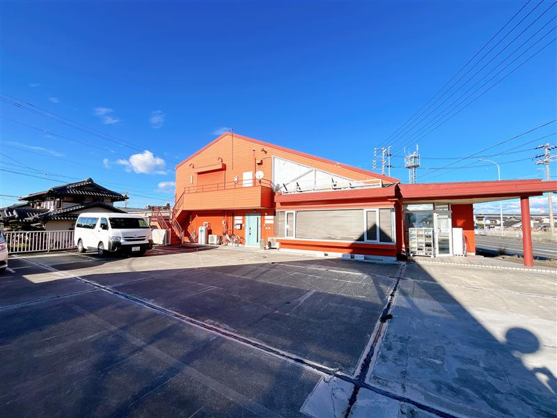 東浦町緒川店舗の駐車場