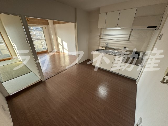 サーティ西尾の居間・リビング|使いやすい居間です