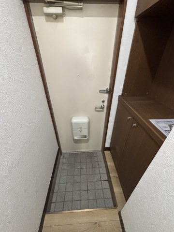 アルファメゾン二番館の玄関