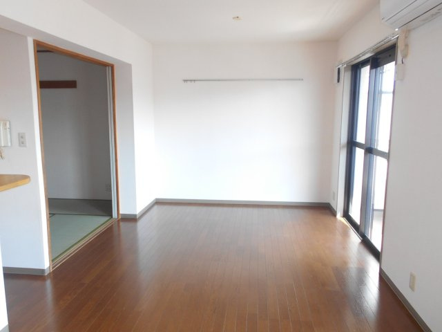 ＬＡＮＤ　ＨＯＭＥＳの居間・リビング