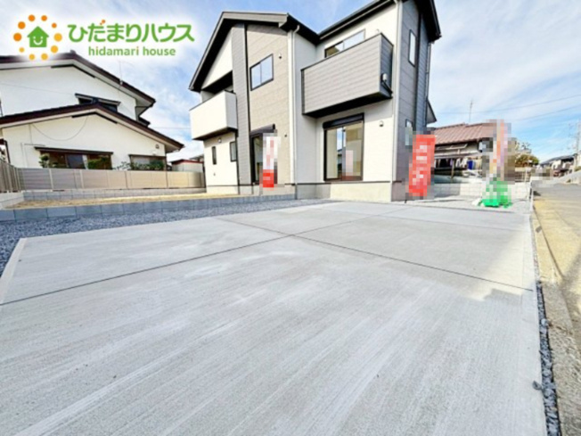 【駐車場】 | 水戸市平須町13期　新築戸建　 | ゆったりとしたカースペースで、ファミリーカーや軽自動車もラクラク駐車出来ますね♪