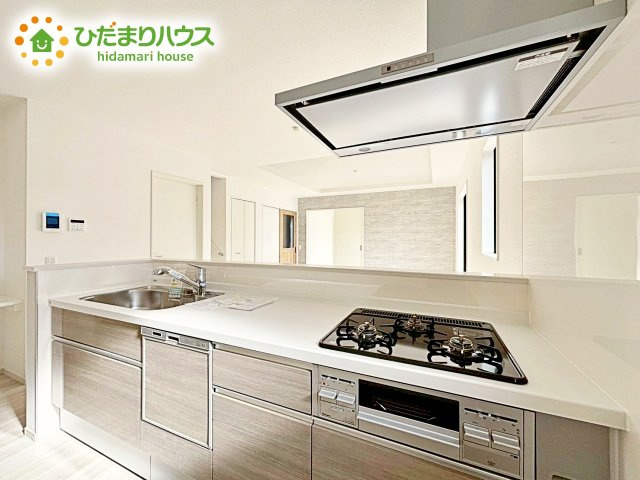【キッチン】 | 水戸市平須町13期　新築戸建　 | カウンターは少し高くなってますので、手元が隠れて来客からは見えにくくなってます♪
