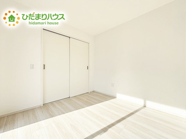 【洋室】 | 水戸市平須町13期　新築戸建　 | 来客時にはゲストコーナーに。キッズスペースやアイロンがけをする家事スペースなど、様々な用途に活用できます。