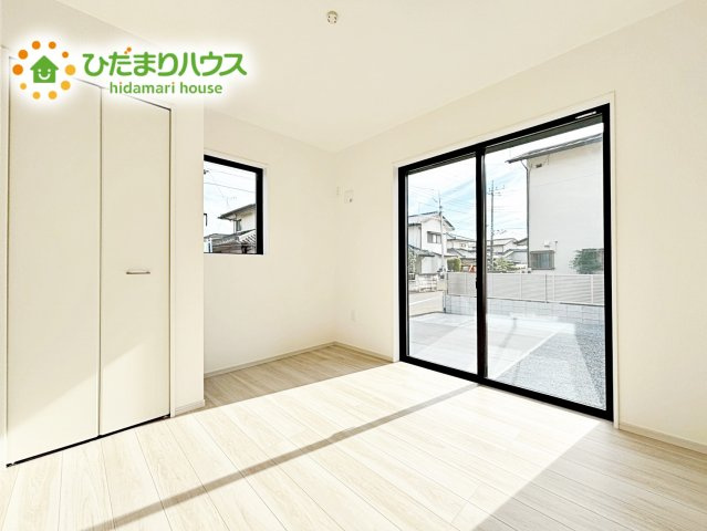 【洋室】 | 水戸市平須町13期　新築戸建　 | リビングと隣り合わせにあるお部屋！扉を閉めれば、来客用の部屋として使えます♪