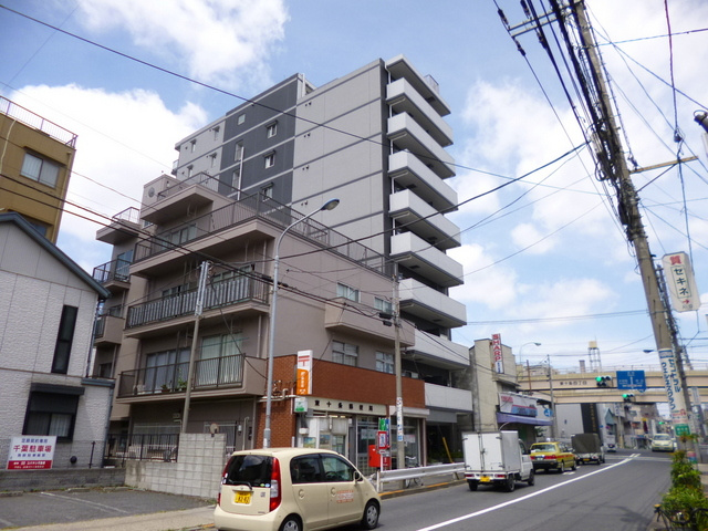 プレミアムキューブ東十条Ａｒｉａの外観|青空に映える綺麗な物件！