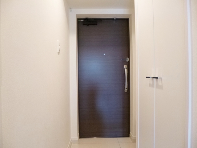 プレミアムキューブ東十条Ａｒｉａの玄関|収納付きの玄関ですっきり使えます。