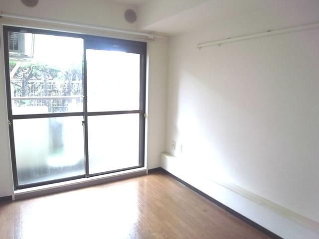 ジョイフル氷川台の居間・リビング