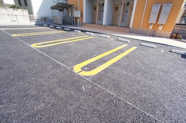 アルエットの駐車場