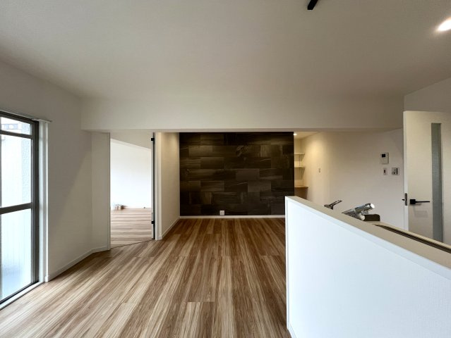 広々“ウォークスルークローゼット”に何収納スルー？【リフォーム】チェリーハイツ山手の居間・リビング