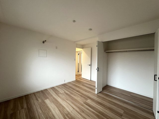 広々“ウォークスルークローゼット”に何収納スルー？【リフォーム】チェリーハイツ山手の洋室