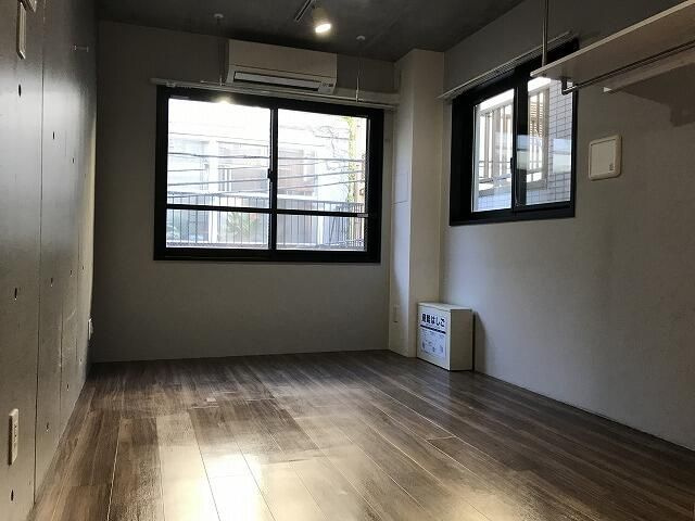 グロー・フォワード浅草の居間・リビング