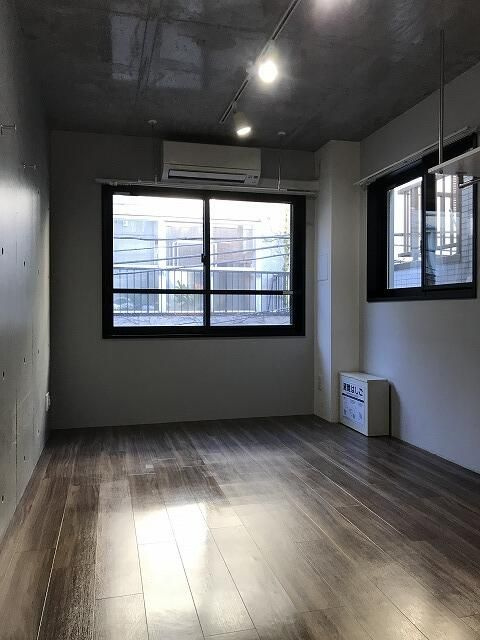 グロー・フォワード浅草の居間・リビング