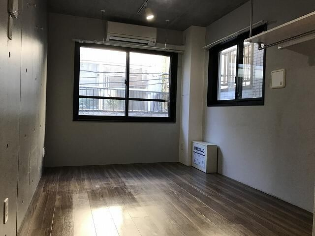 グロー・フォワード浅草の居間・リビング