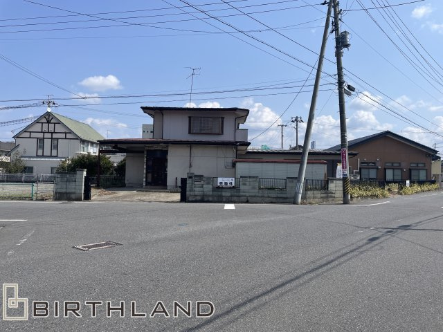 安積三丁目　古屋付き住宅用地の前面道路含む現地写真