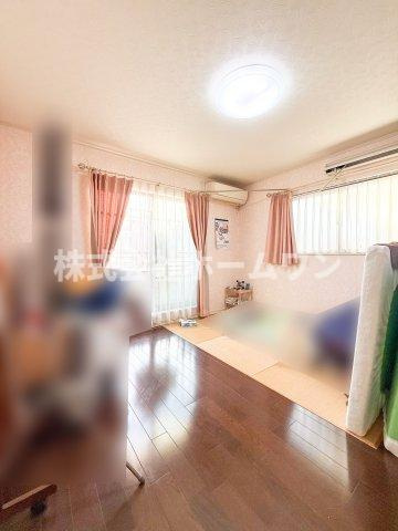 昭島市中神町　中古戸建の洋室|明るい洋室です