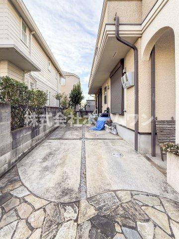 昭島市中神町　中古戸建の駐車場|駐車場があります