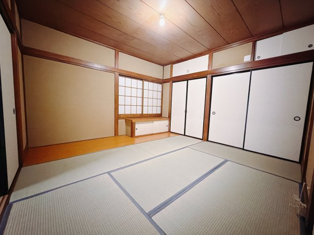 【中古戸建】渋川市行幸田1期の和室|■1階和室｜和室でしか味わえない畳ならではの香りや素材で和のやすらぎを感じてください♪休日はお子様とお昼寝するのにも最適です！