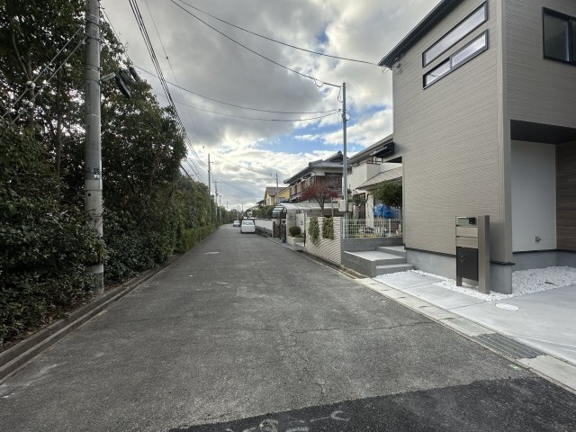 神戸市西区竹の台１丁目新築戸建１号棟の前面道路含む現地写真