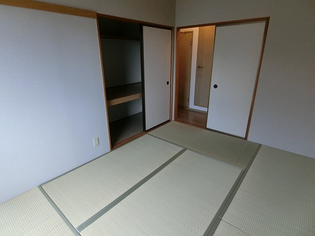 マリエ二番町の和室