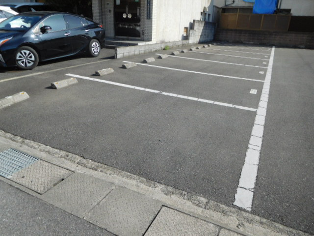 アートハイツ南今宿の駐車場