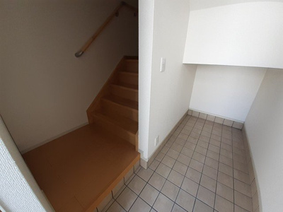 【玄関】 | トレ　ミ　カーサ星の森 | 落ち着いた玄関です