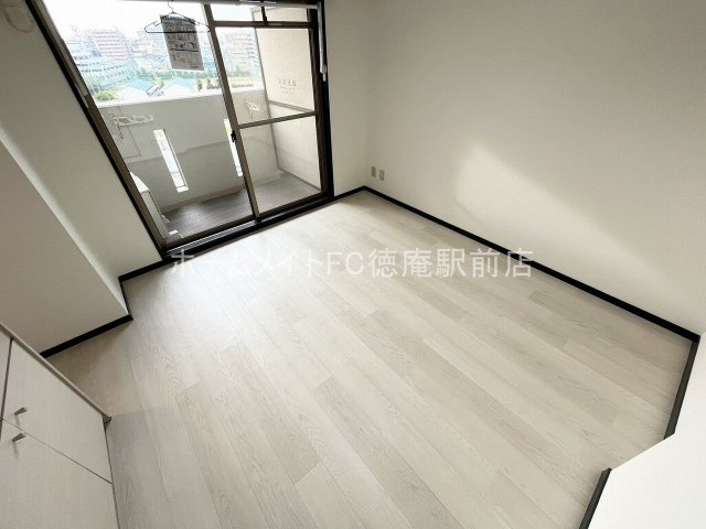 パークモダン高井田の洋室