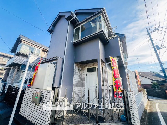 福生市加美平3丁目　中古戸建の外観|【full space】
◆気軽に人を招ける◆ゆったりとした住空間に手のぬくもりを感じれるような温かい住まい。そんな環境で暮らしていくうちに僕たちも変わって行く。