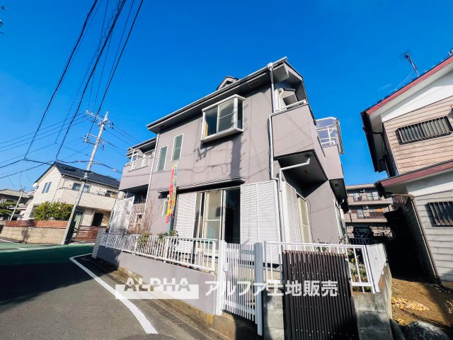 福生市加美平3丁目　中古戸建の外観|【Cherish the time】
◆君との時間は◆リビングで、食卓で、寝室で、どこにいても楽しめる。居心地の良い空間の中で質のいい安らぎを求めたい。