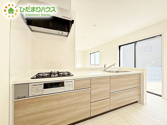 【キッチン】 | ひたちなか足崎19期　新築戸建　1号棟 | リビングを見渡せるキッチンはお子様を見ながらでも料理が出来て安心ですね☆