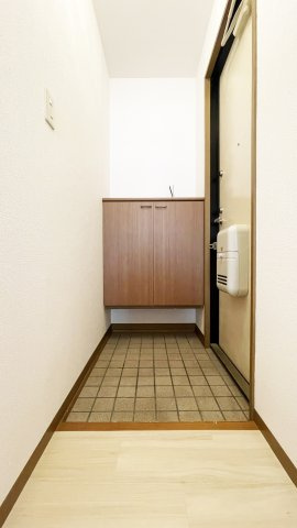 ルミナス山城　Ａ棟の玄関