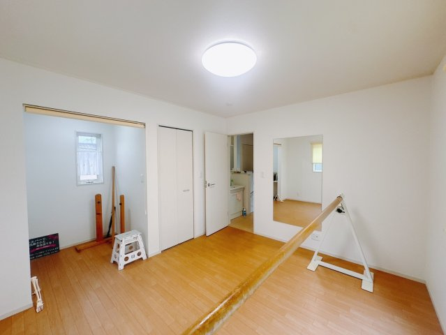 【中古戸建】みどり市大間々町大間々の洋室|■洋室｜2階洋室には収納をご用意しています♪常にお部屋を綺麗に保てます！小さなお子様も自然とお片付けができるようになるのでうれしいですよね！